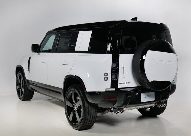 2025 Land Rover Defender 110 V8 photo 22