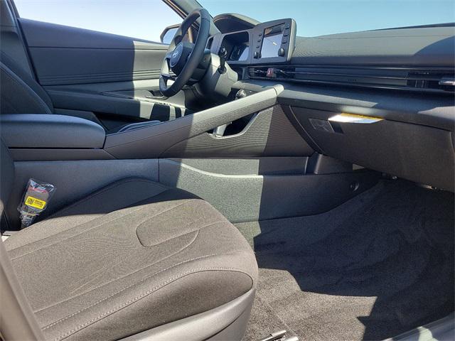 2025 Hyundai Elantra SEL Sport photo 15