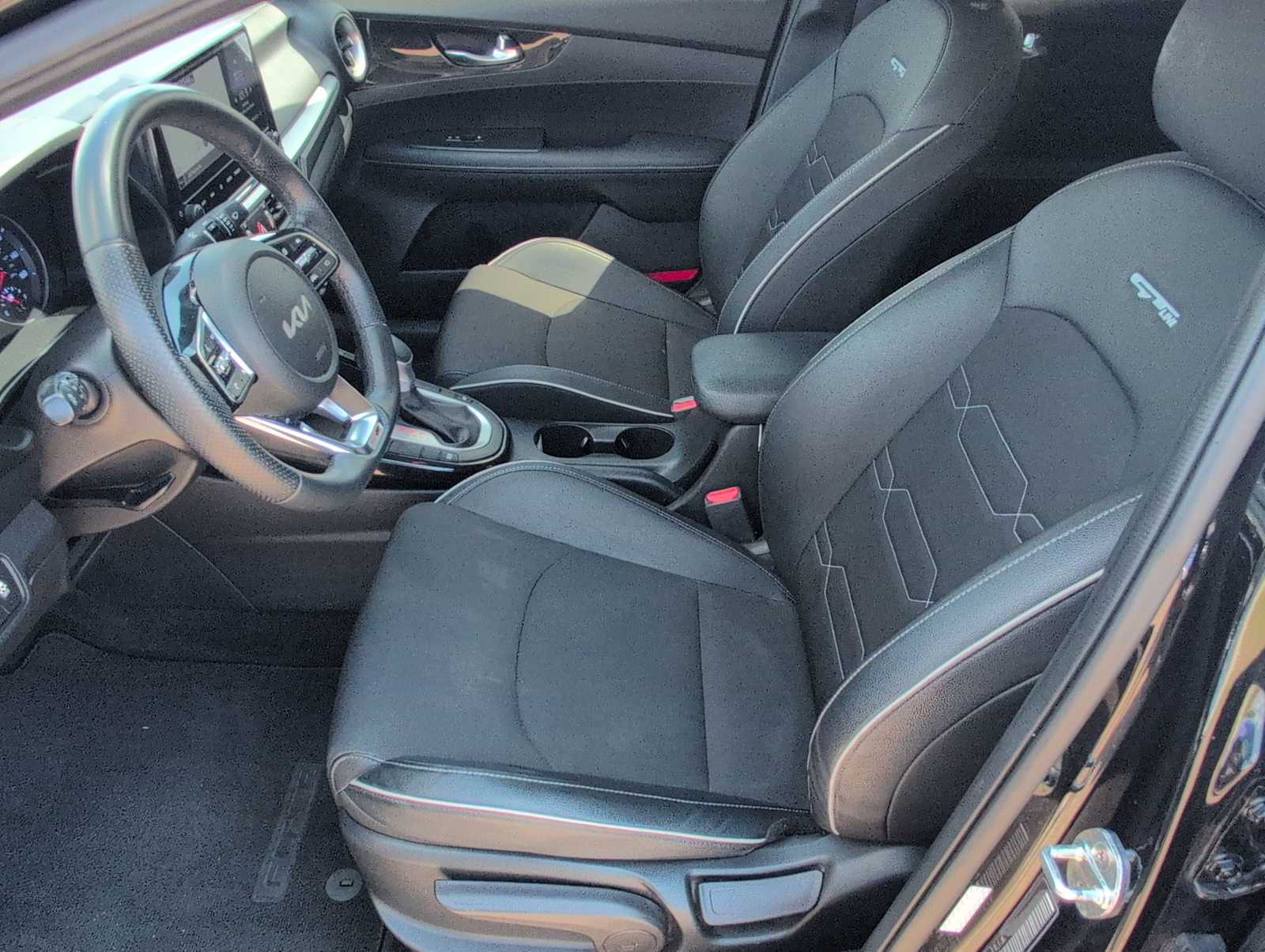 2022 Kia Forte GT-Line photo 19