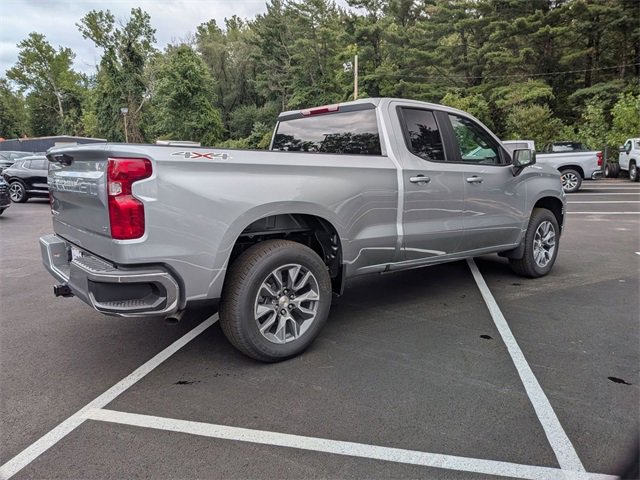2026 Chevrolet Silverado 1500 LT photo 3