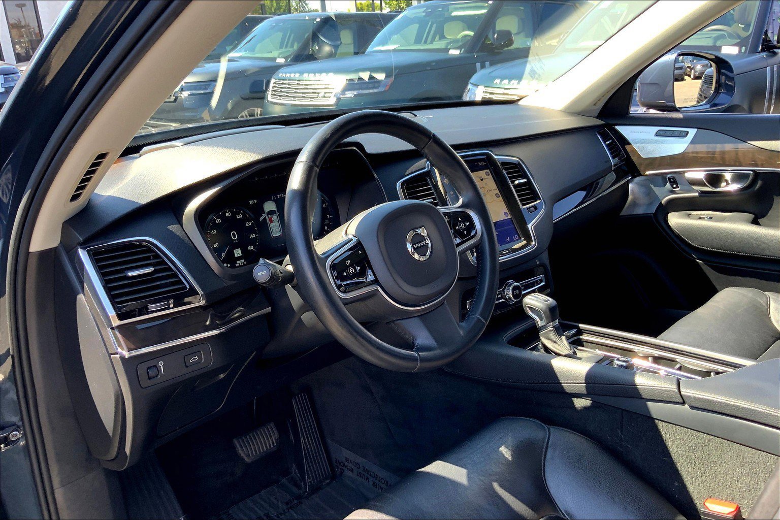 2018 Volvo XC90 Momentum photo 9