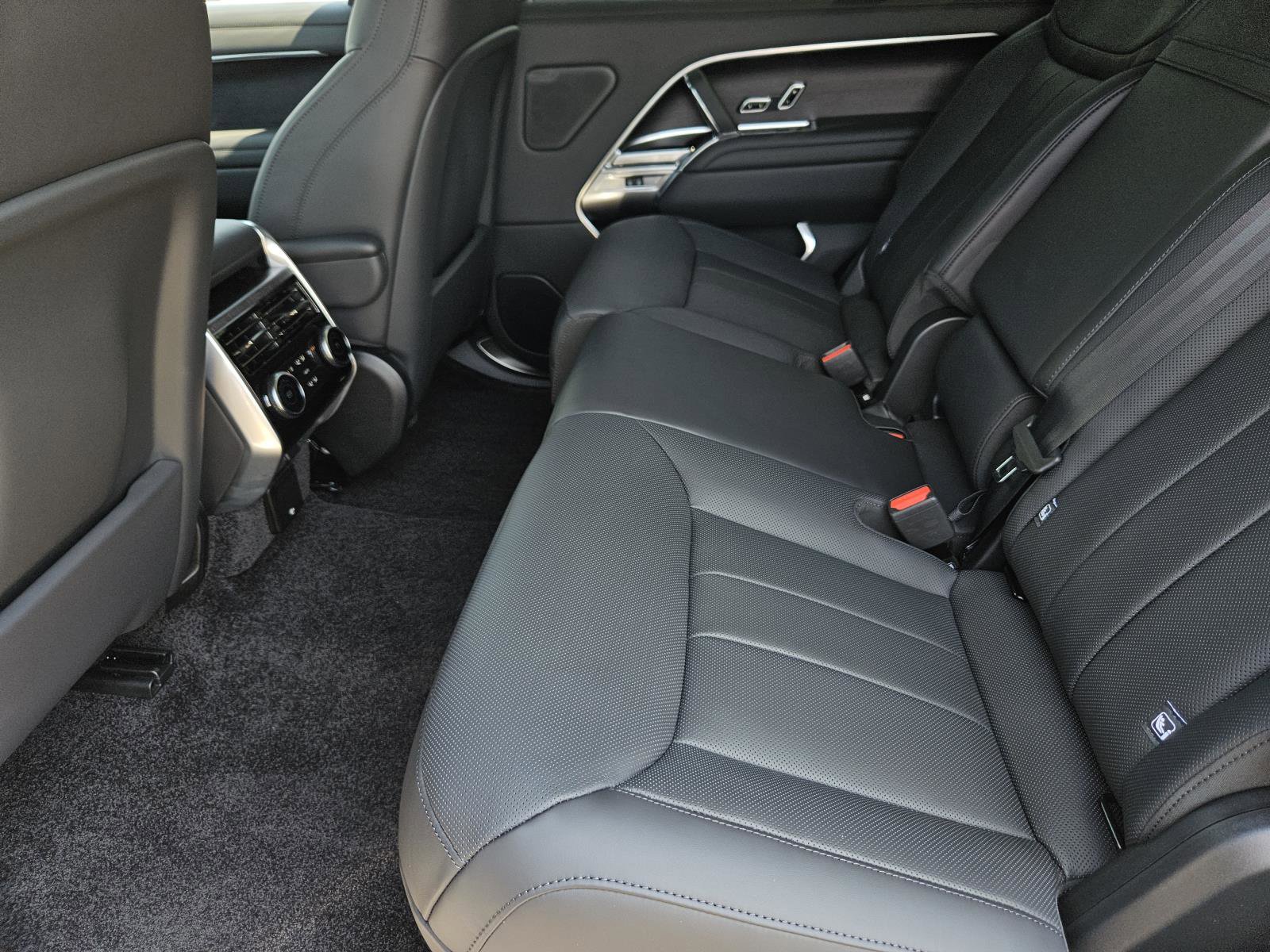 2025 Land Rover Range Rover SE photo 24