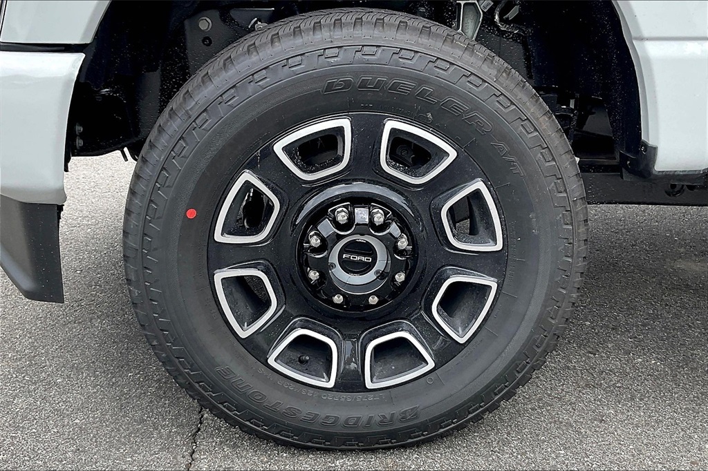 2025 Ford F-350 photo 4
