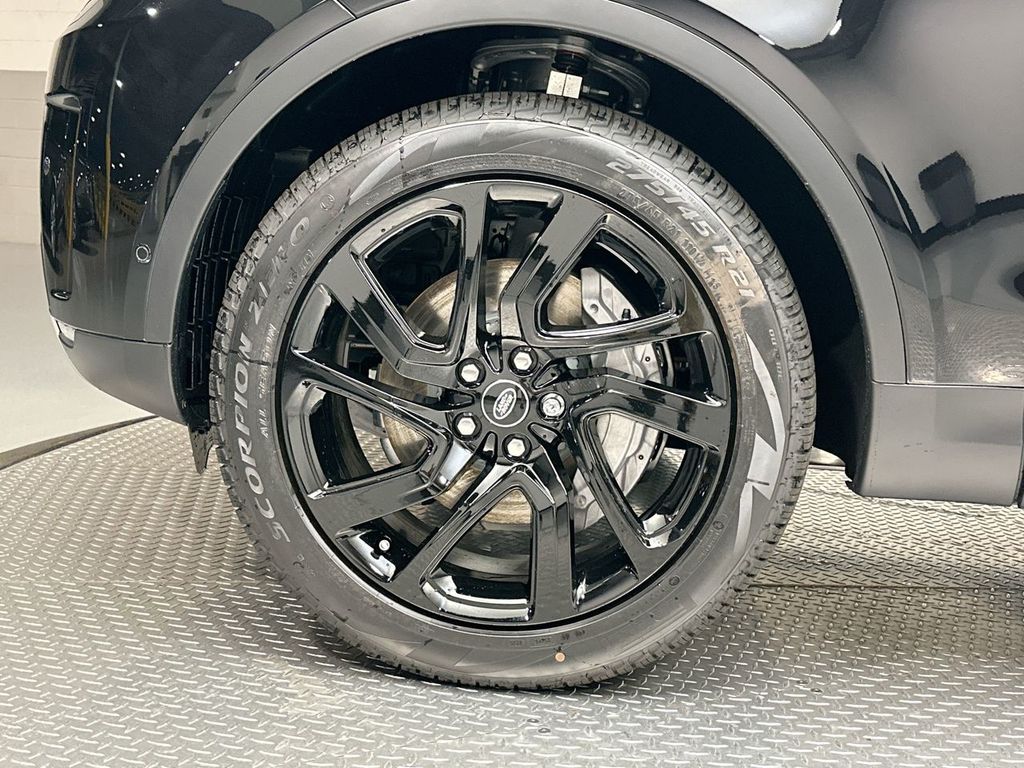 2025 Land Rover Discovery S photo 4