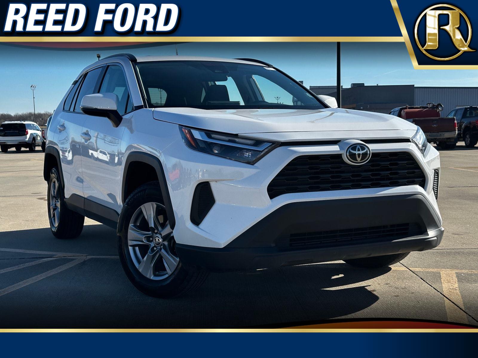 2024 Toyota RAV4 XLE's photo