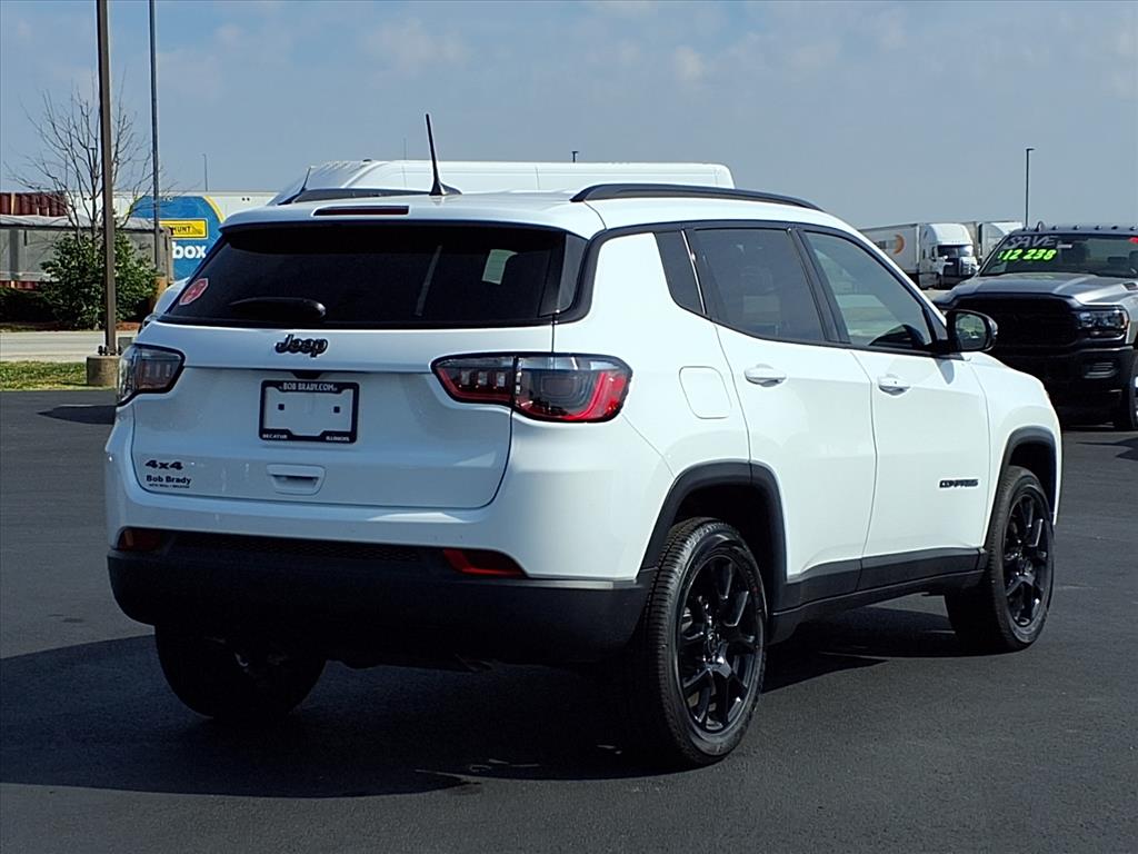 2026 Jeep Compass Latitude Altitude photo 11