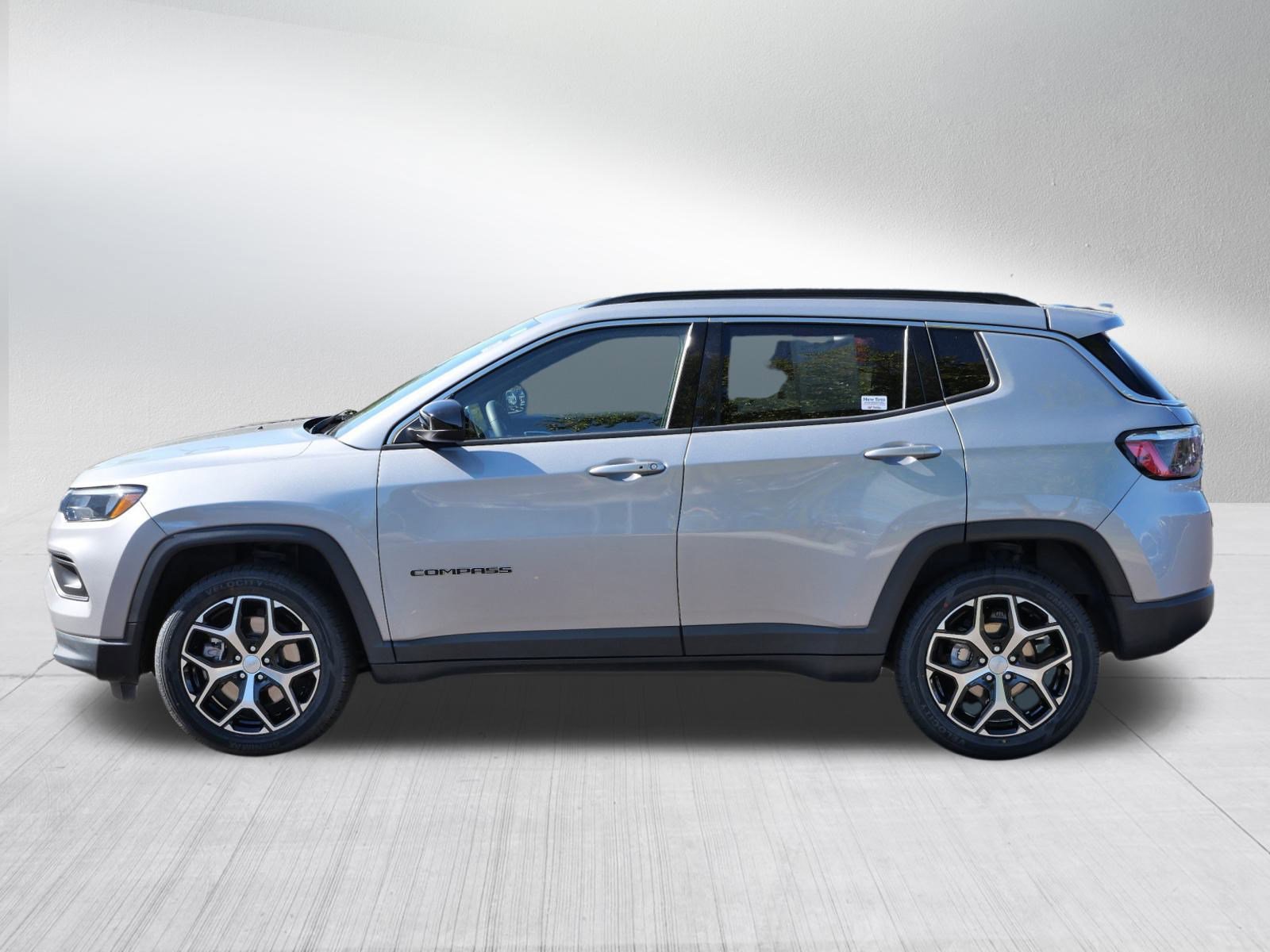 2024 Jeep Compass Latitude photo 4