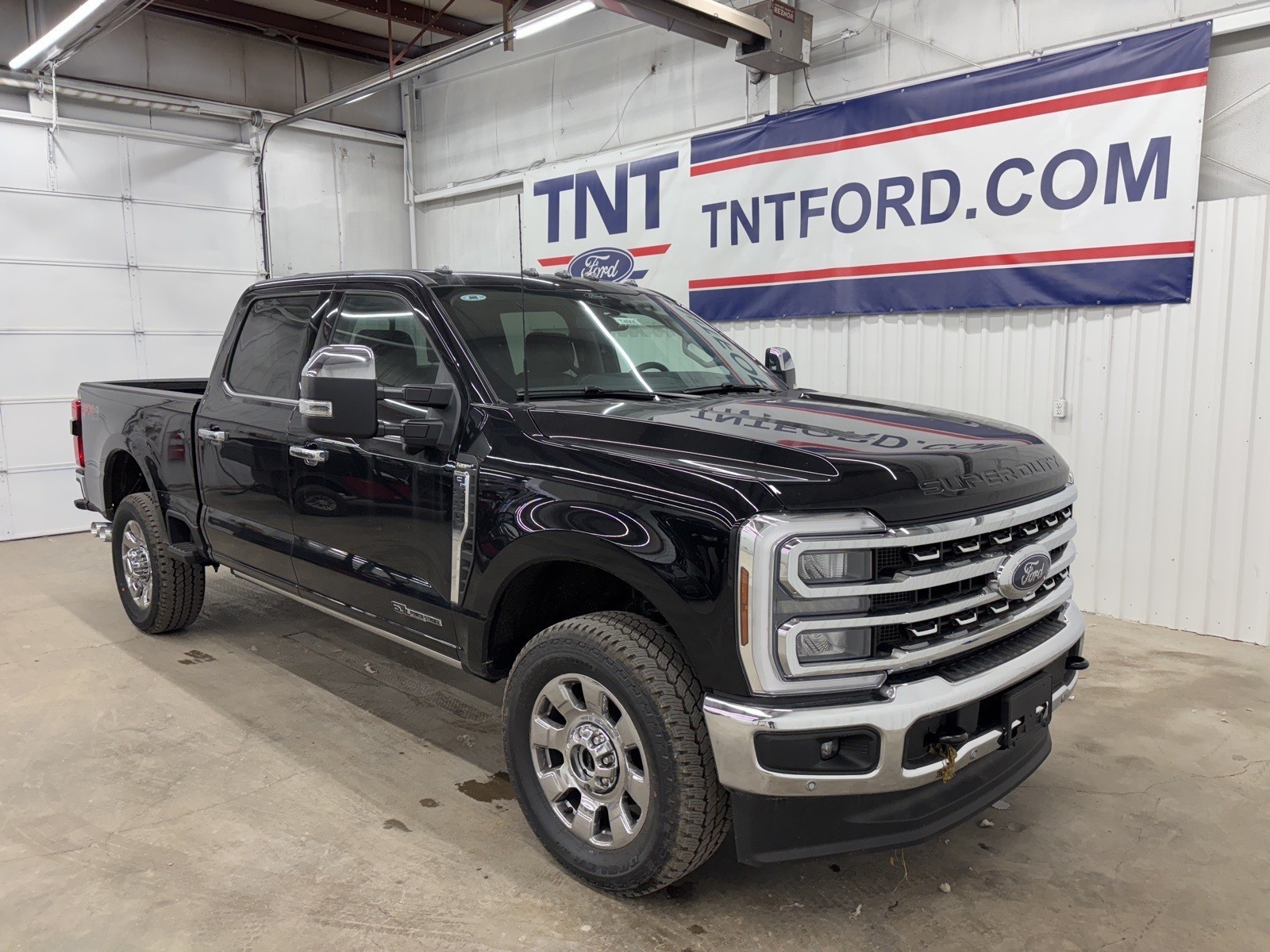2025 Ford F-350 Lariat photo 2