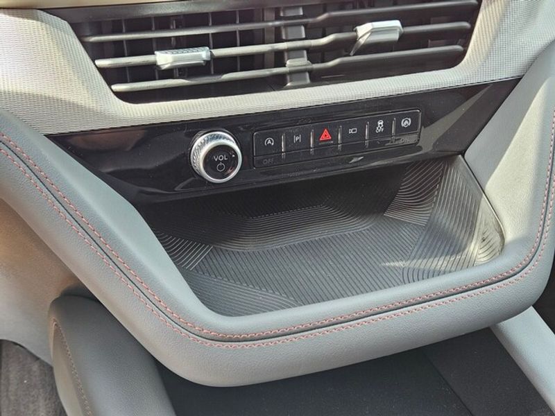 2025 Ford Explorer photo 15