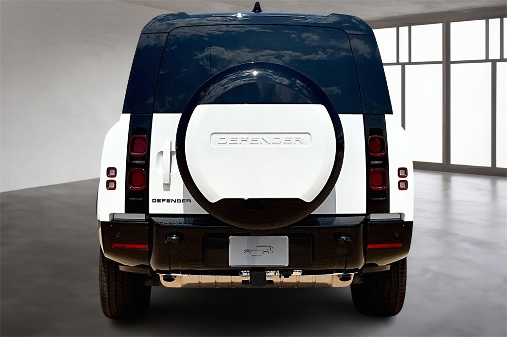 2025 Land Rover Defender 130 X-Dynamic SE photo 4