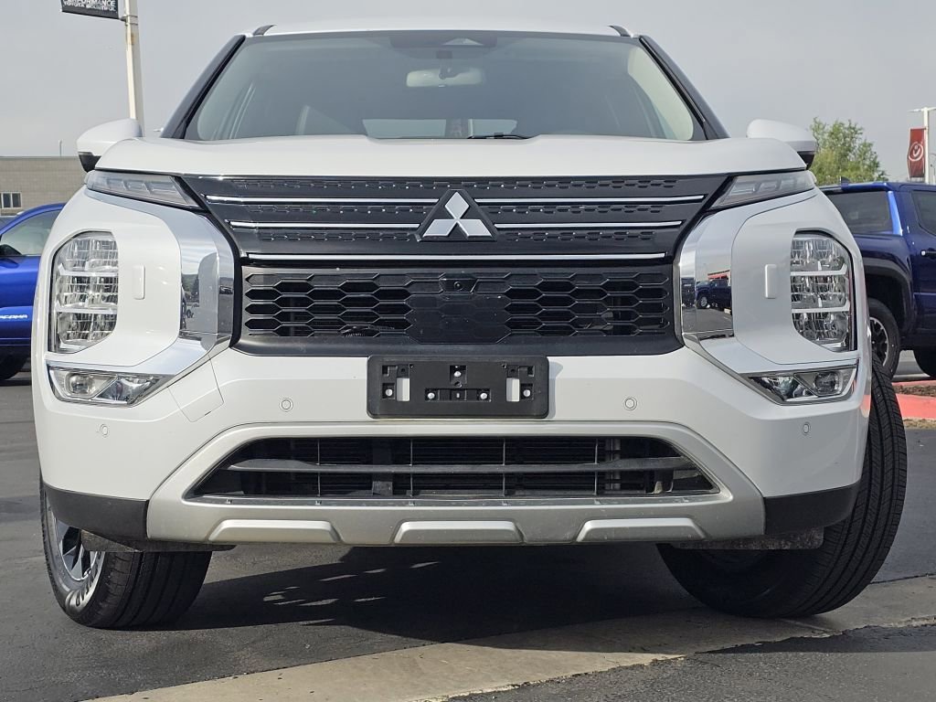 2024 Mitsubishi Outlander SE photo 3