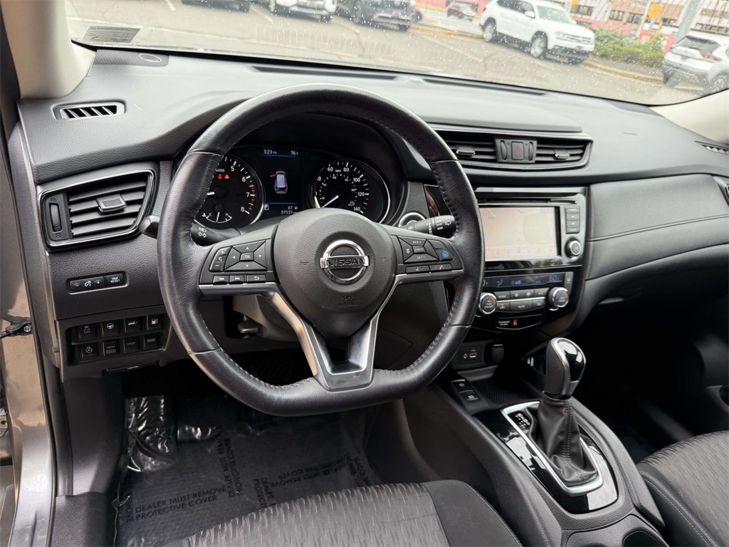 2019 Nissan Rogue SV photo 2