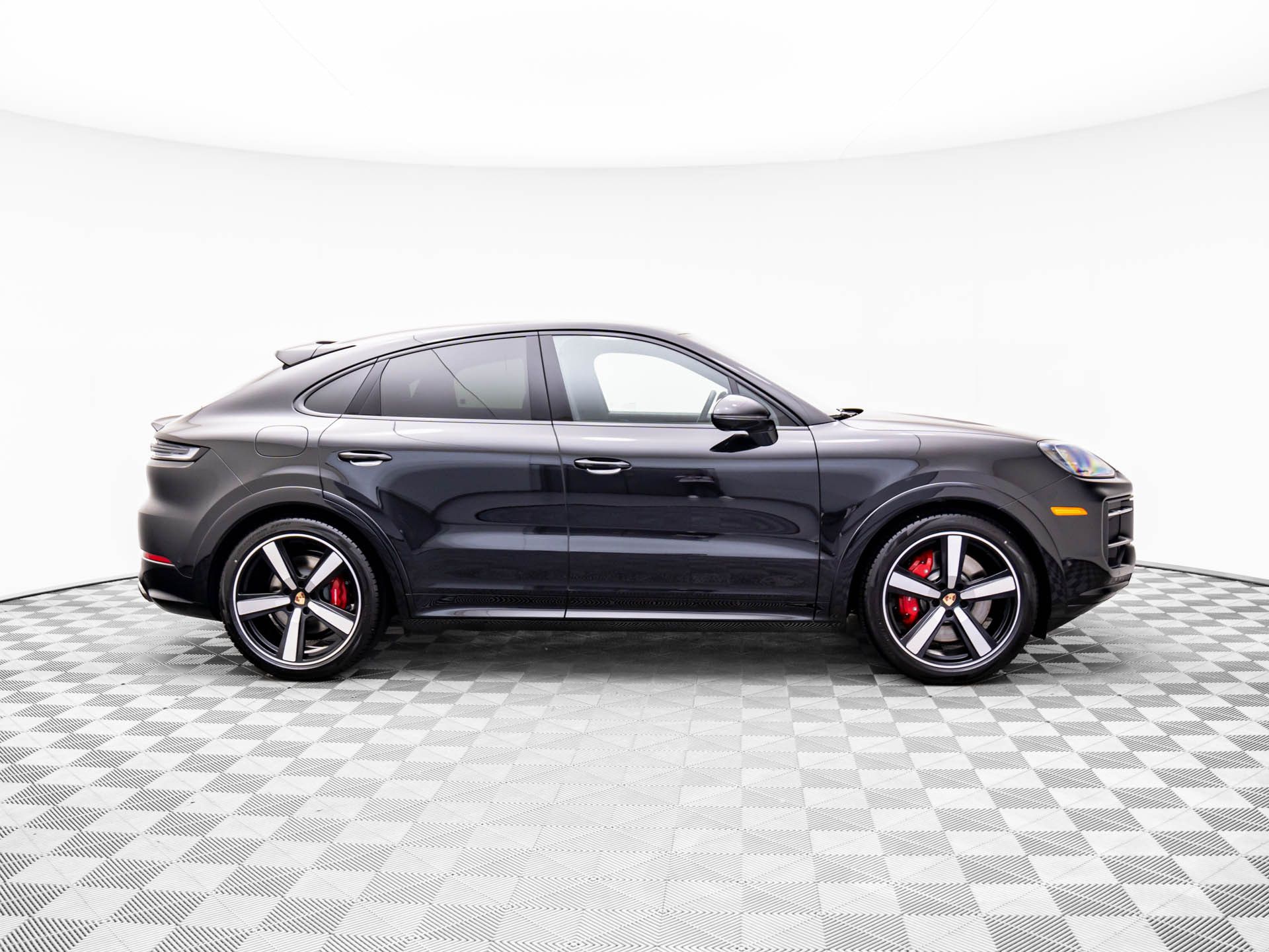 2025 Porsche Cayenne Coupe GTS photo 8