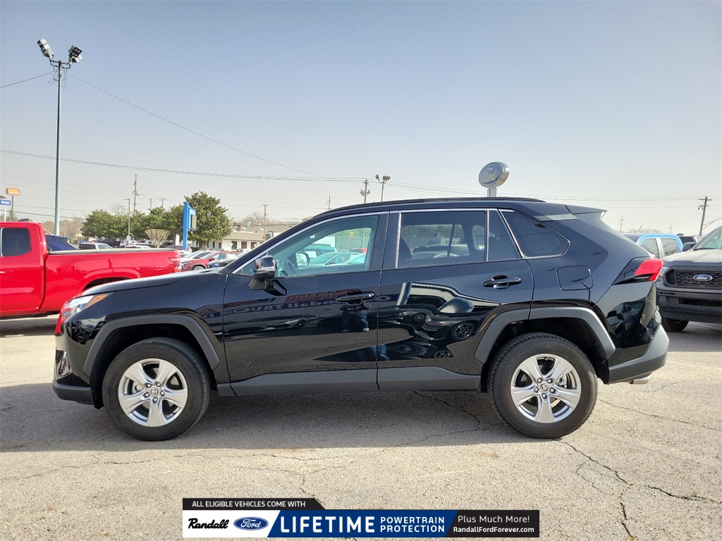 2023 Toyota RAV4 XLE photo 3