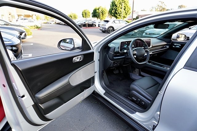 Used 2023 Gold Hyundai SEL image 38