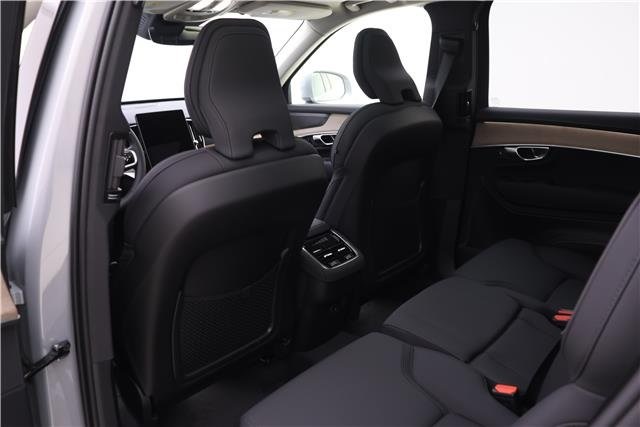 2026 Volvo XC90 Plus photo 11