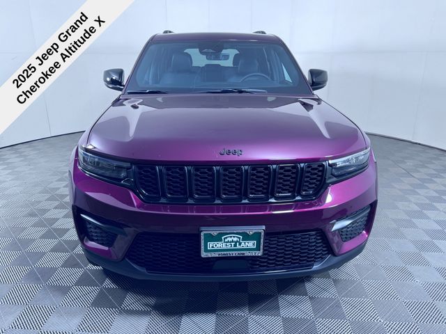 2025 Jeep Grand Cherokee Altitude photo 2