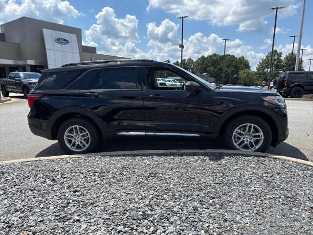 2025 Ford Explorer photo 9