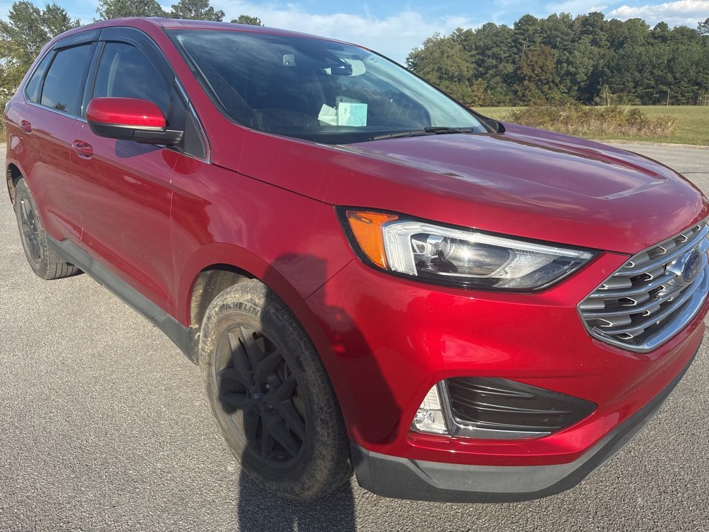 2022 Ford Edge SEL photo 2