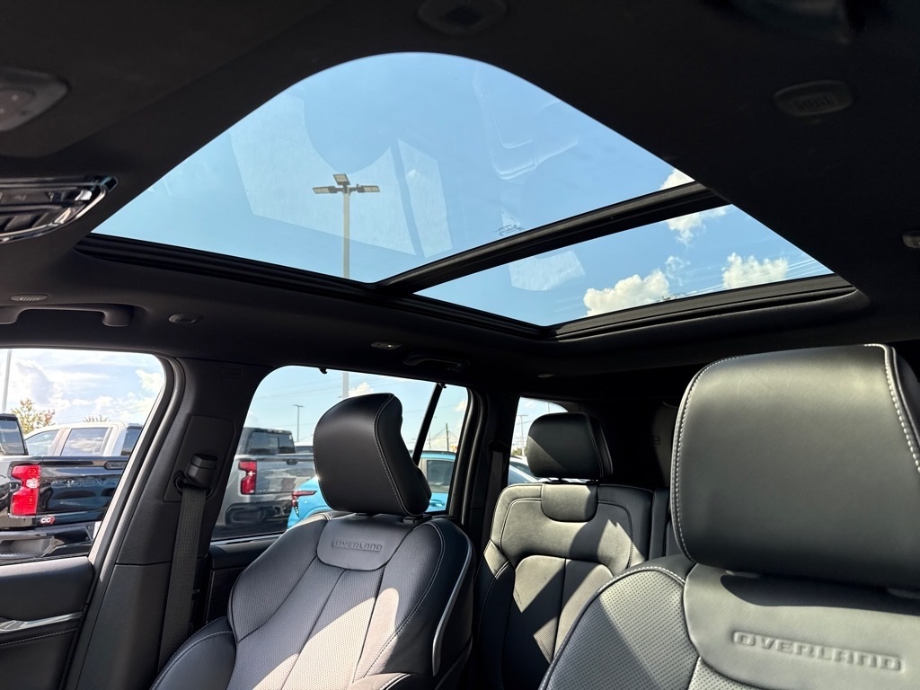 2024 Jeep Grand Cherokee Overland 4xe photo 6