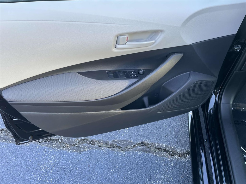 2025 Toyota Corolla LE photo 16