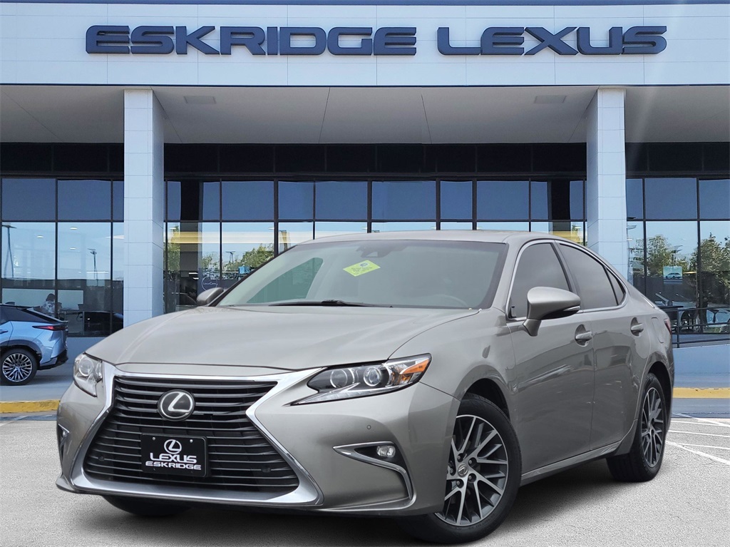 2016 Lexus ES 350's photo