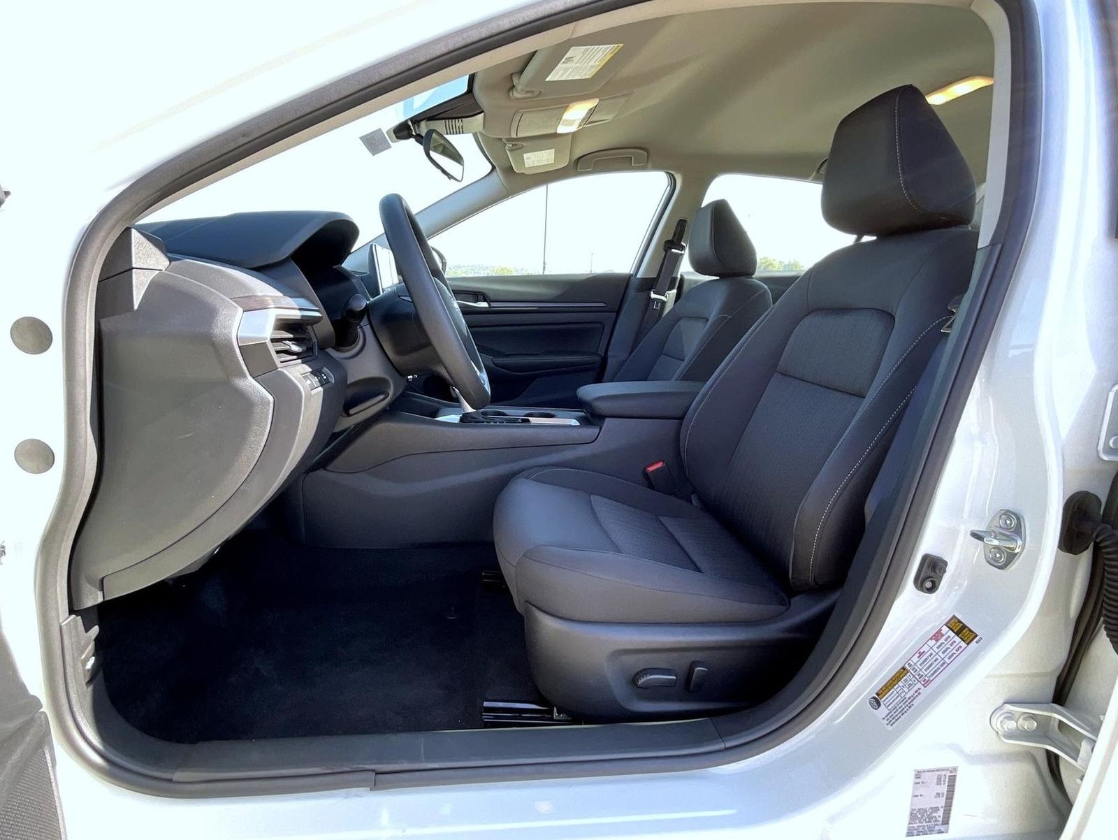 2025 Nissan Altima 2.5 SV photo 10