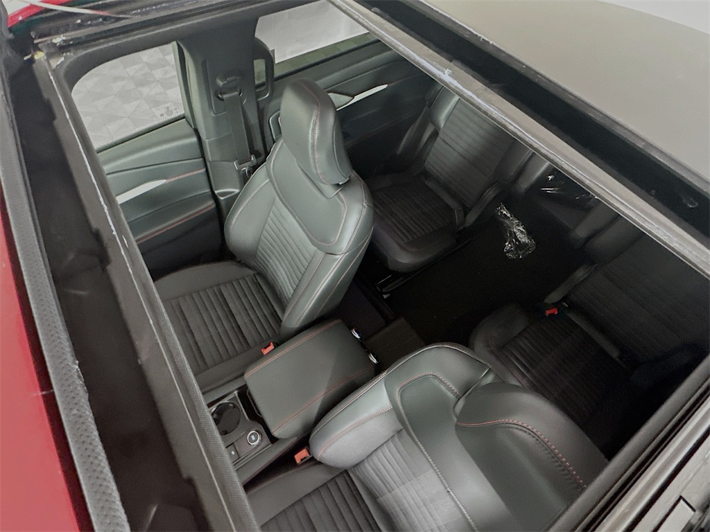 2025 Ford Explorer ST-Line photo 14