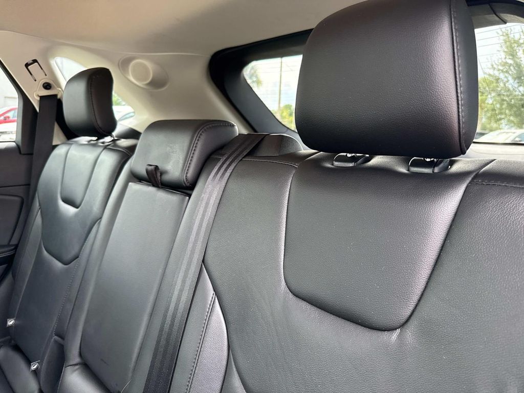 2020 Ford Edge Titanium photo 12