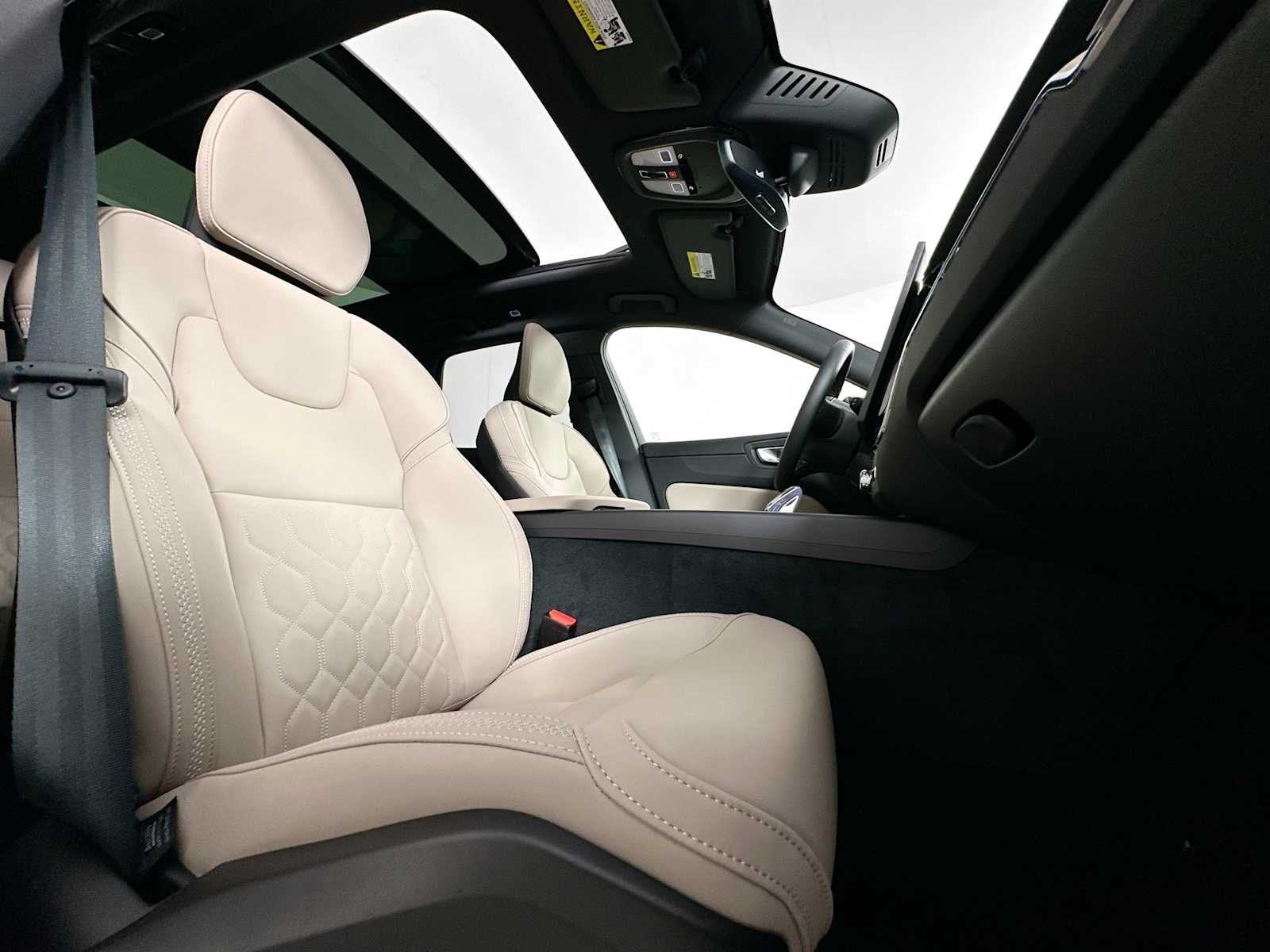 2026 Volvo XC60 B5 Plus photo 26