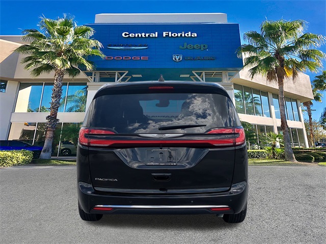 2026 Chrysler Pacifica photo 4