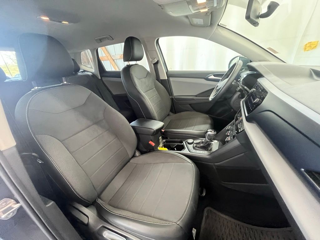 2022 Volkswagen Taos SE photo 11