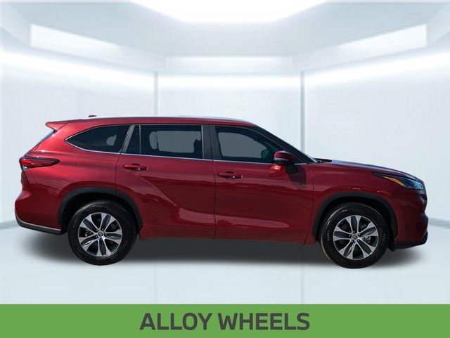 2023 Toyota Highlander L photo 6