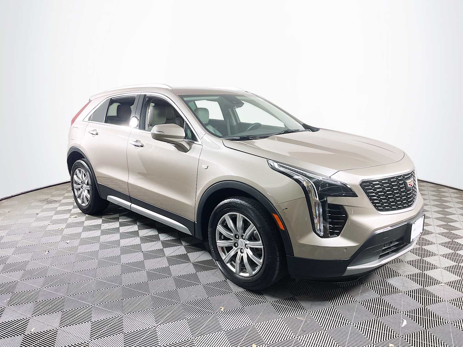 2023 Cadillac XT4 Premium Luxury photo 3