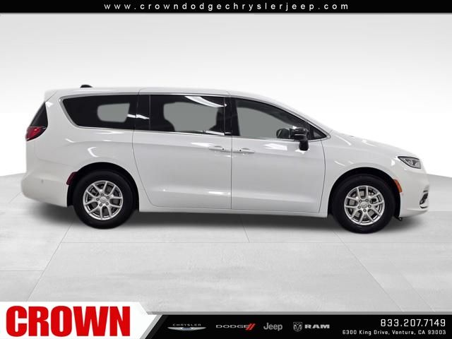 2025 Chrysler Pacifica photo 3