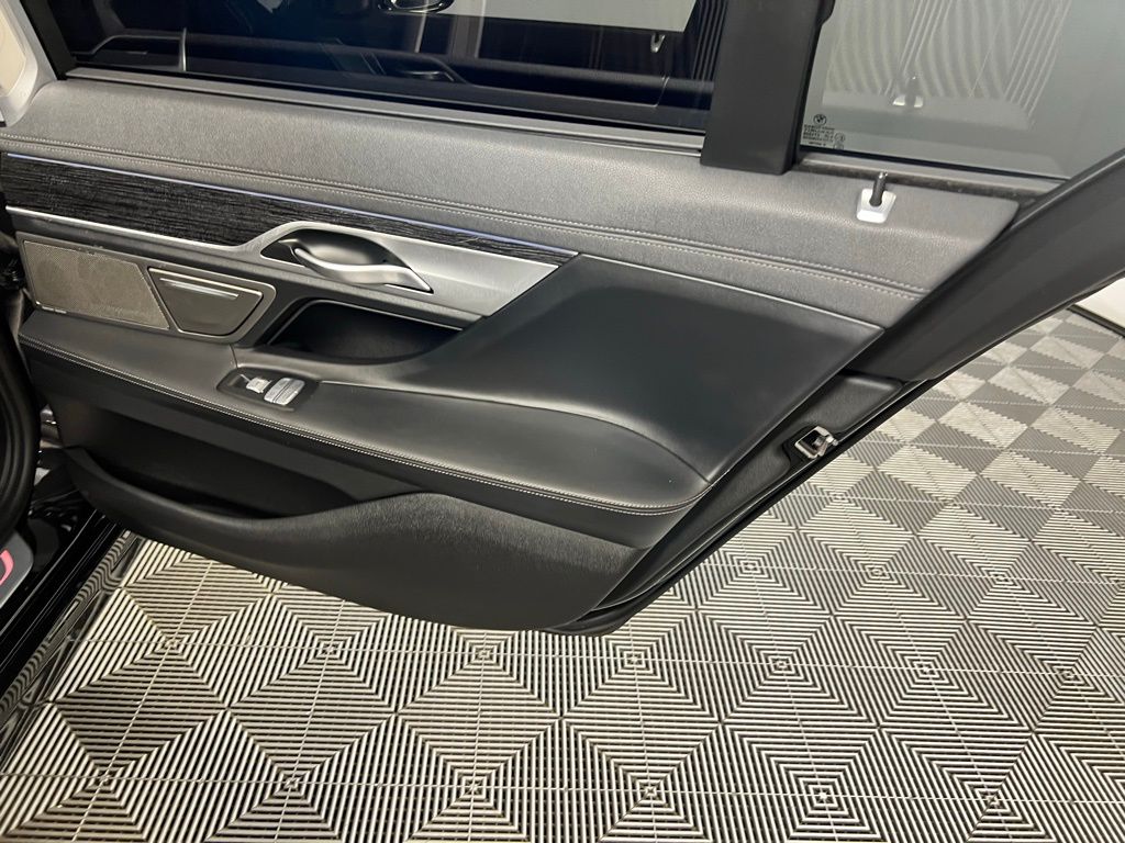 2020 Bmw 745e xDrive Sedan photo 25