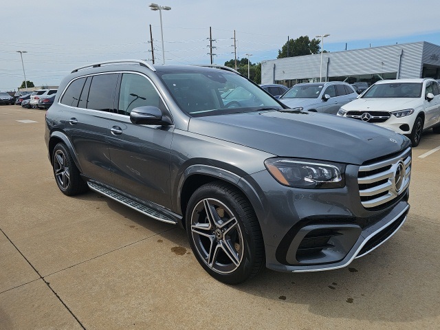 2026 Mercedes Benz GLS 450 4MATIC photo 2
