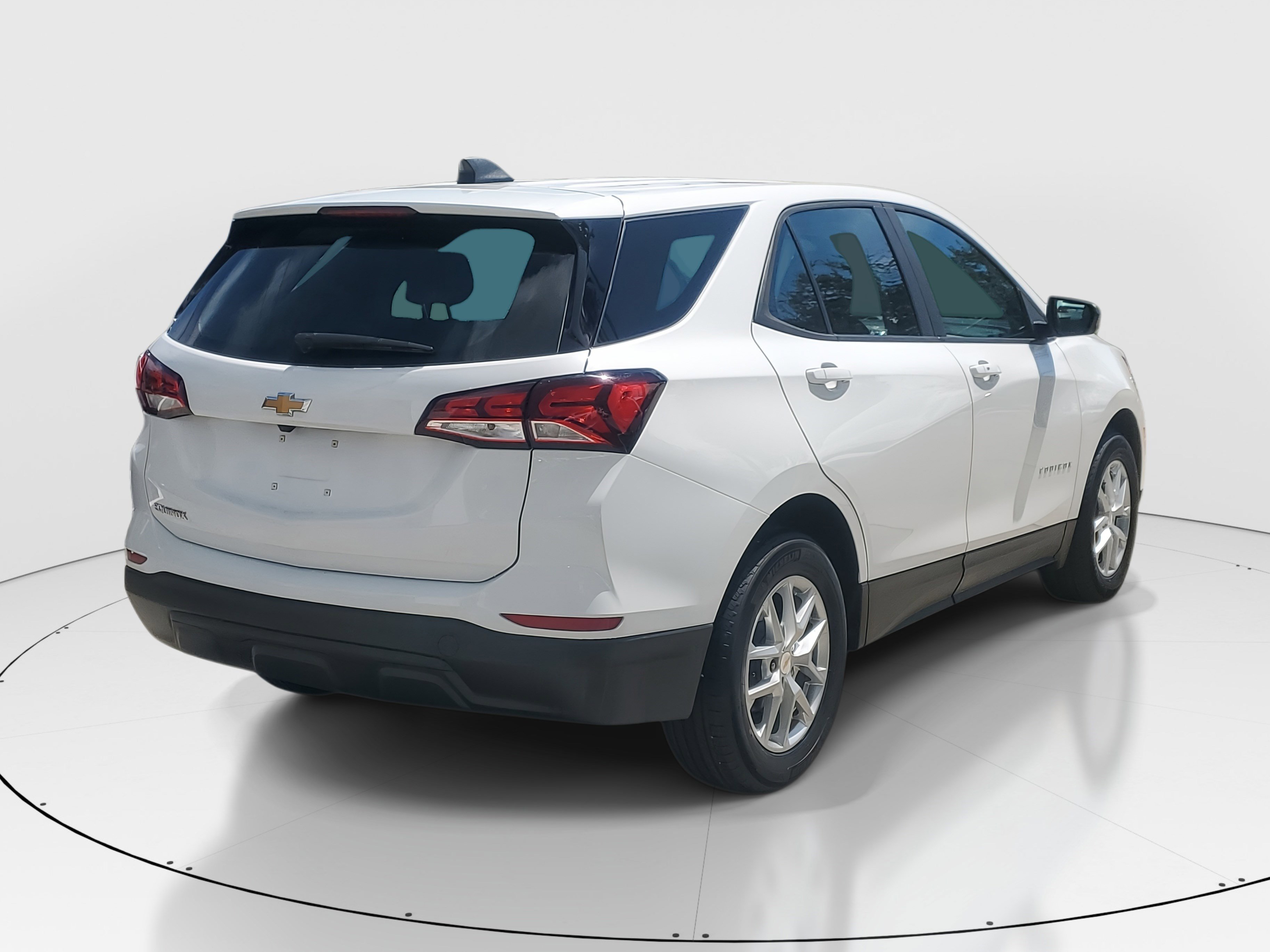 2024 Chevrolet Equinox LS photo 3