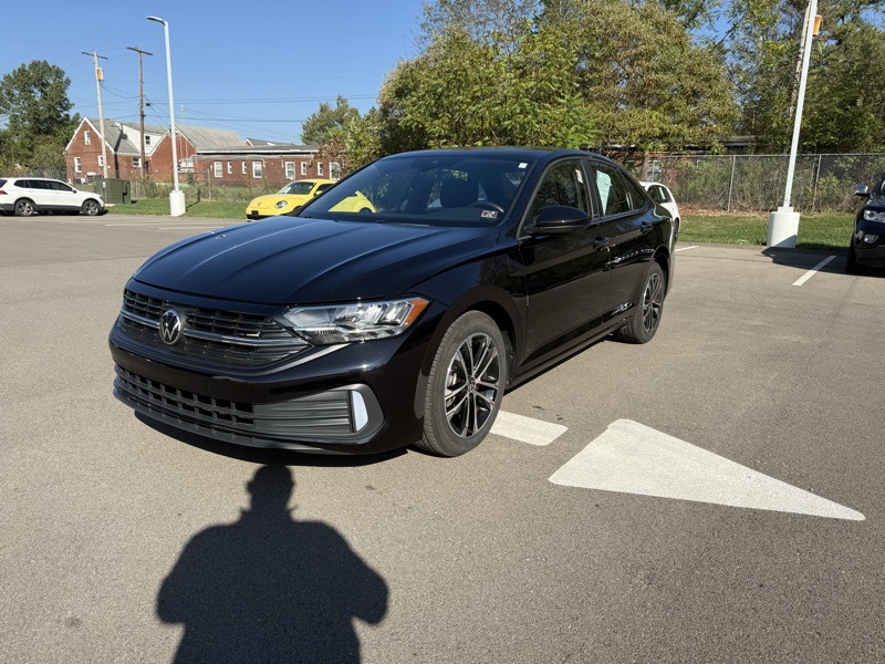 2024 Volkswagen Jetta 1.5T Sport photo 3