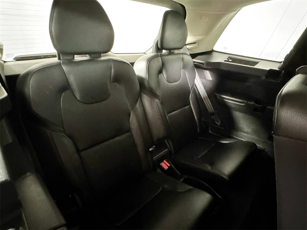 2022 Volvo XC90 T5 Momentum photo 14