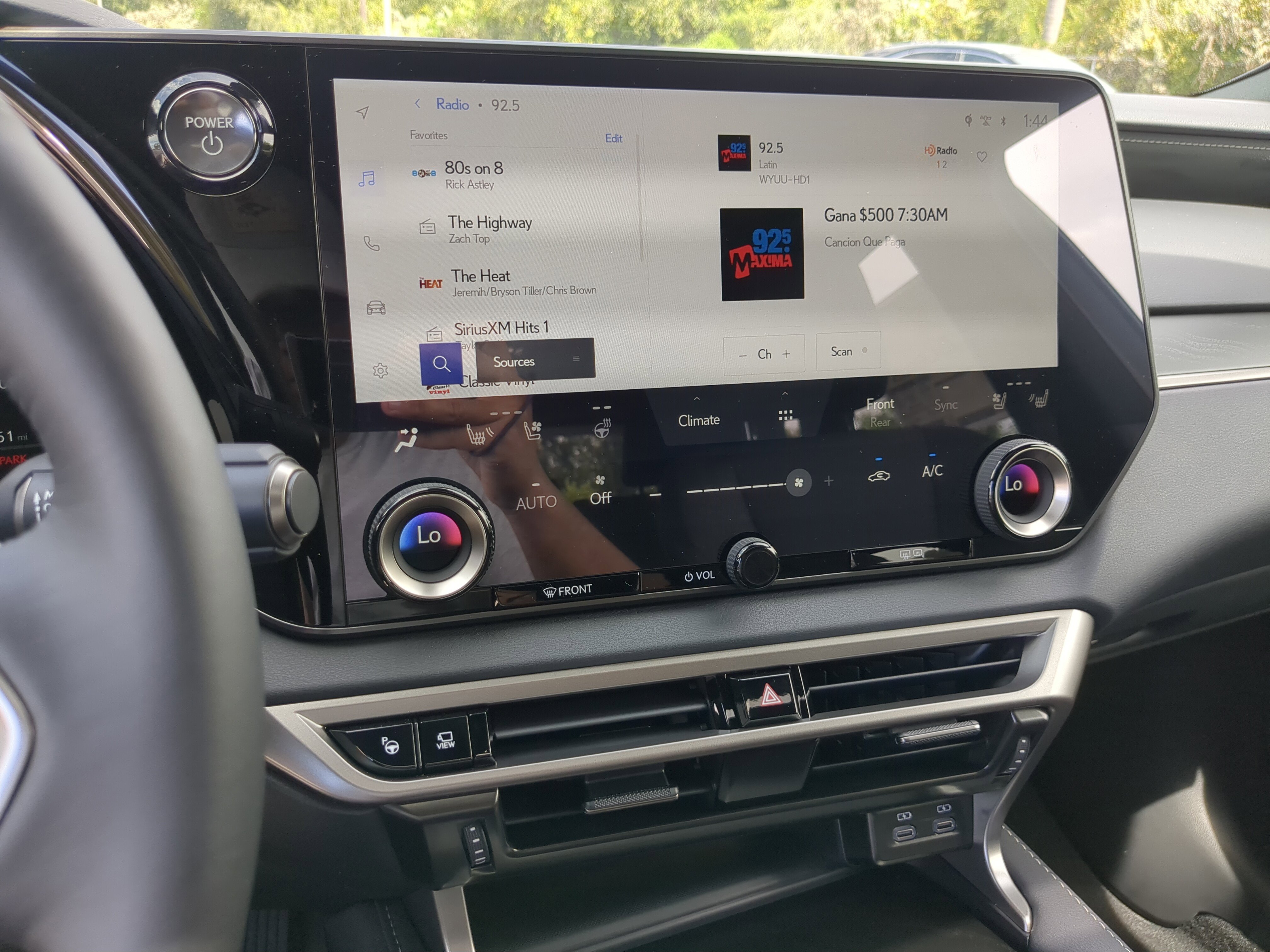 2025 Lexus RX 450h+ Luxury AWD photo 4
