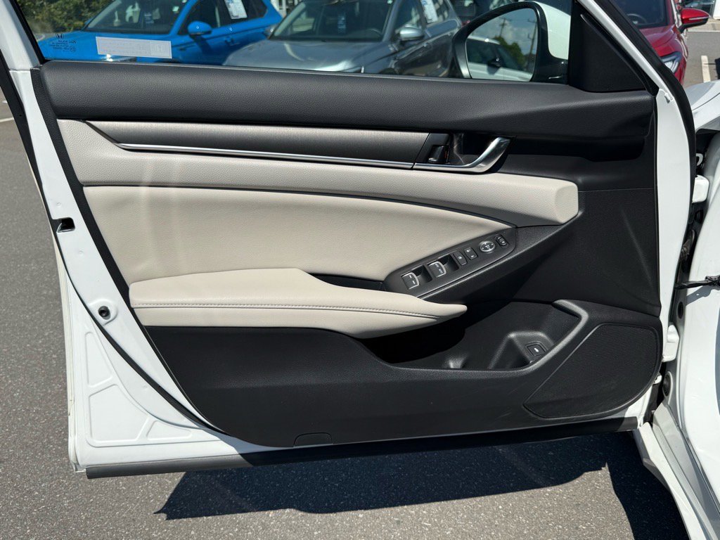 2022 Honda Accord LX 1.5T photo 4