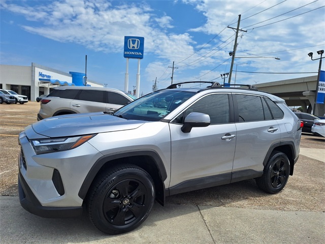 2022 Toyota RAV4 XLE photo 6