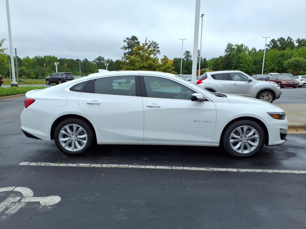 2024 Chevrolet Malibu 1LT photo 2