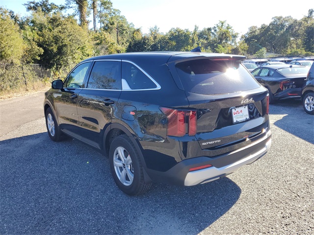 2026 Kia Sorento LX photo 4