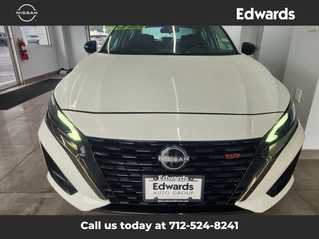 2024 Nissan Altima 2.5 SR photo 3