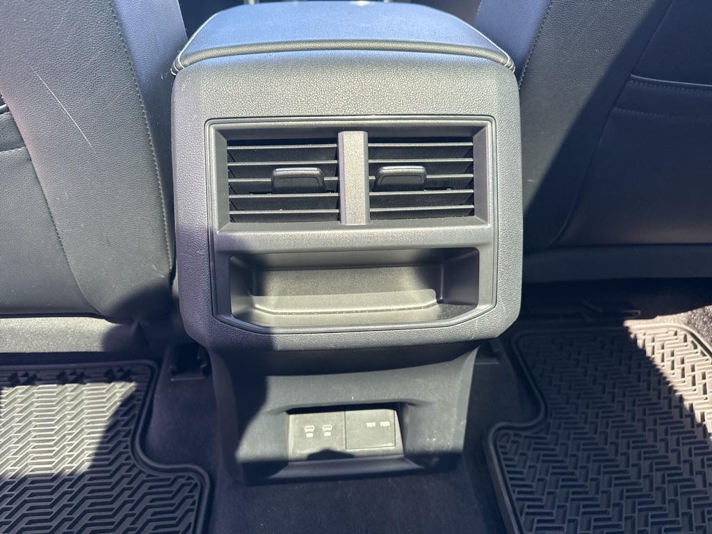 2022 Volkswagen Atlas Cross Sport V6 SE Technology photo 24