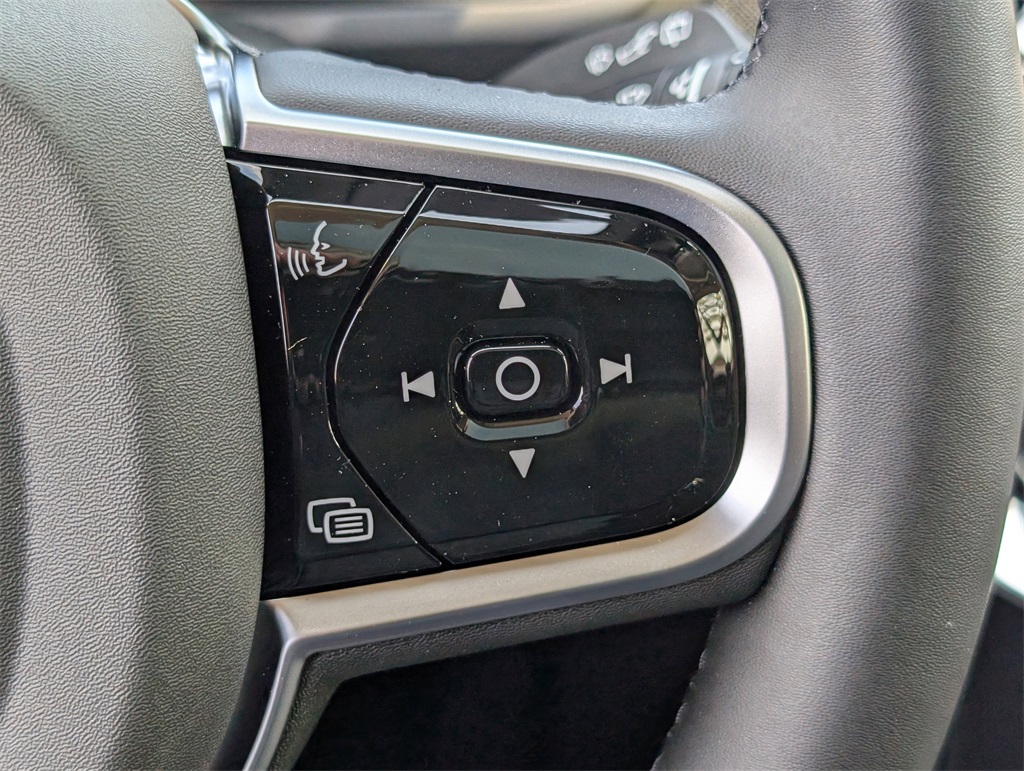 2025 Volvo XC90 T8 Plus photo 19
