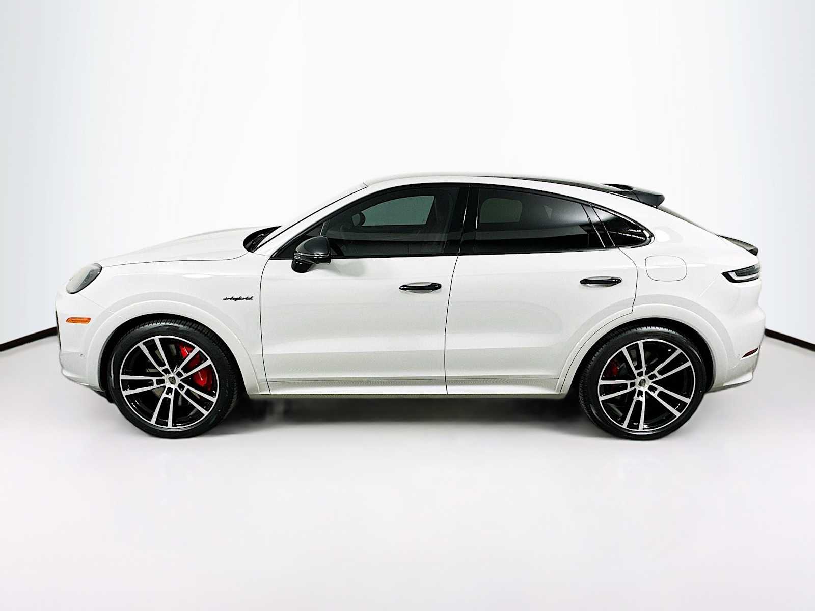2025 Porsche Cayenne Turbo E-Hybrid Coupe photo 2