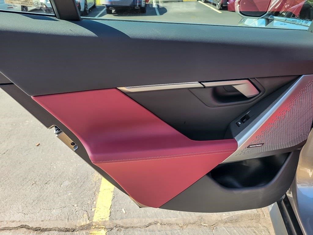 2025 BMW 540I - Image 18